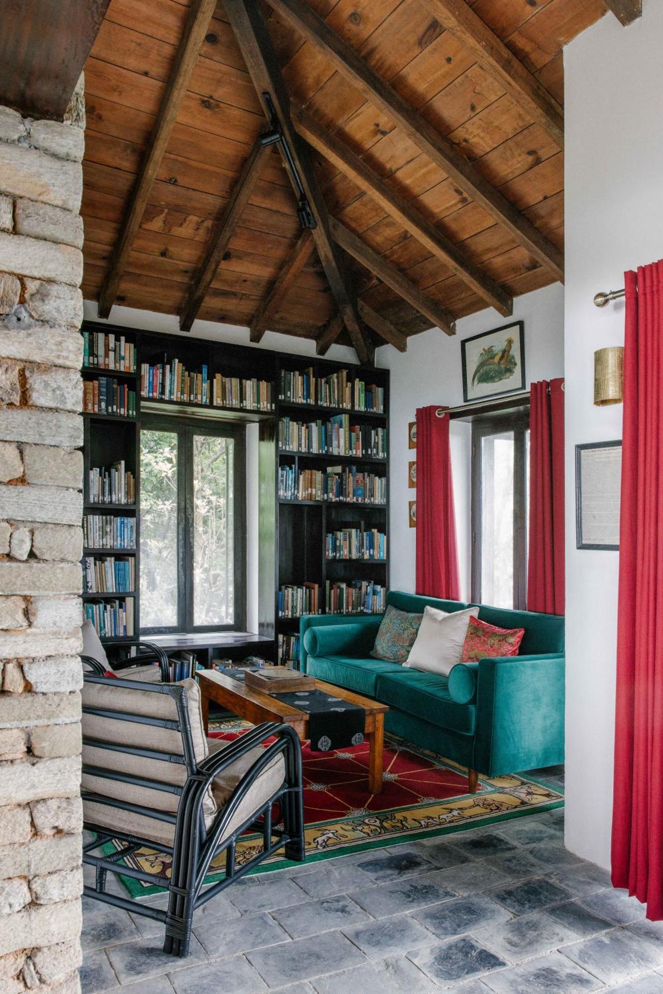 Tiger Mountain Pokhara Lodge Bagian luar foto