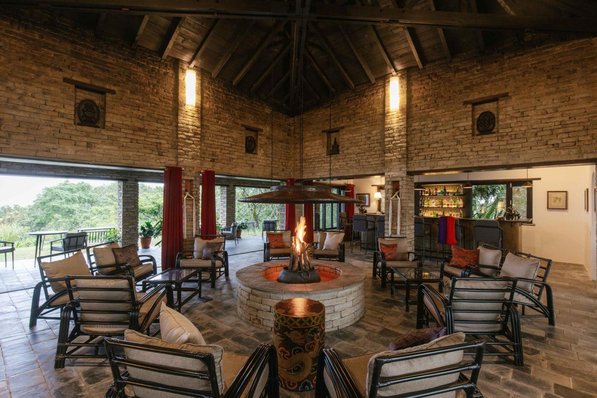 Tiger Mountain Pokhara Lodge Bagian luar foto