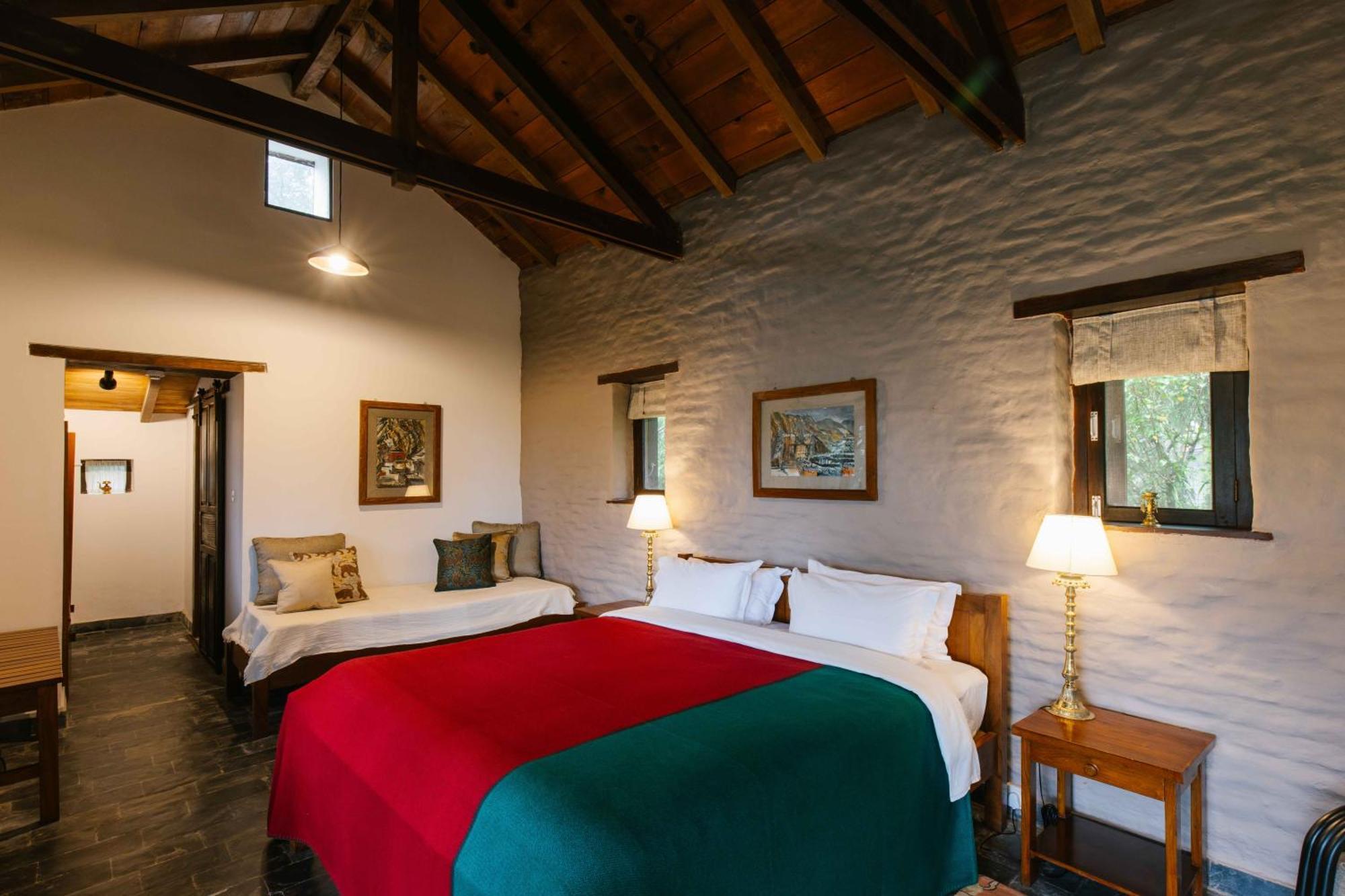 Tiger Mountain Pokhara Lodge Bagian luar foto